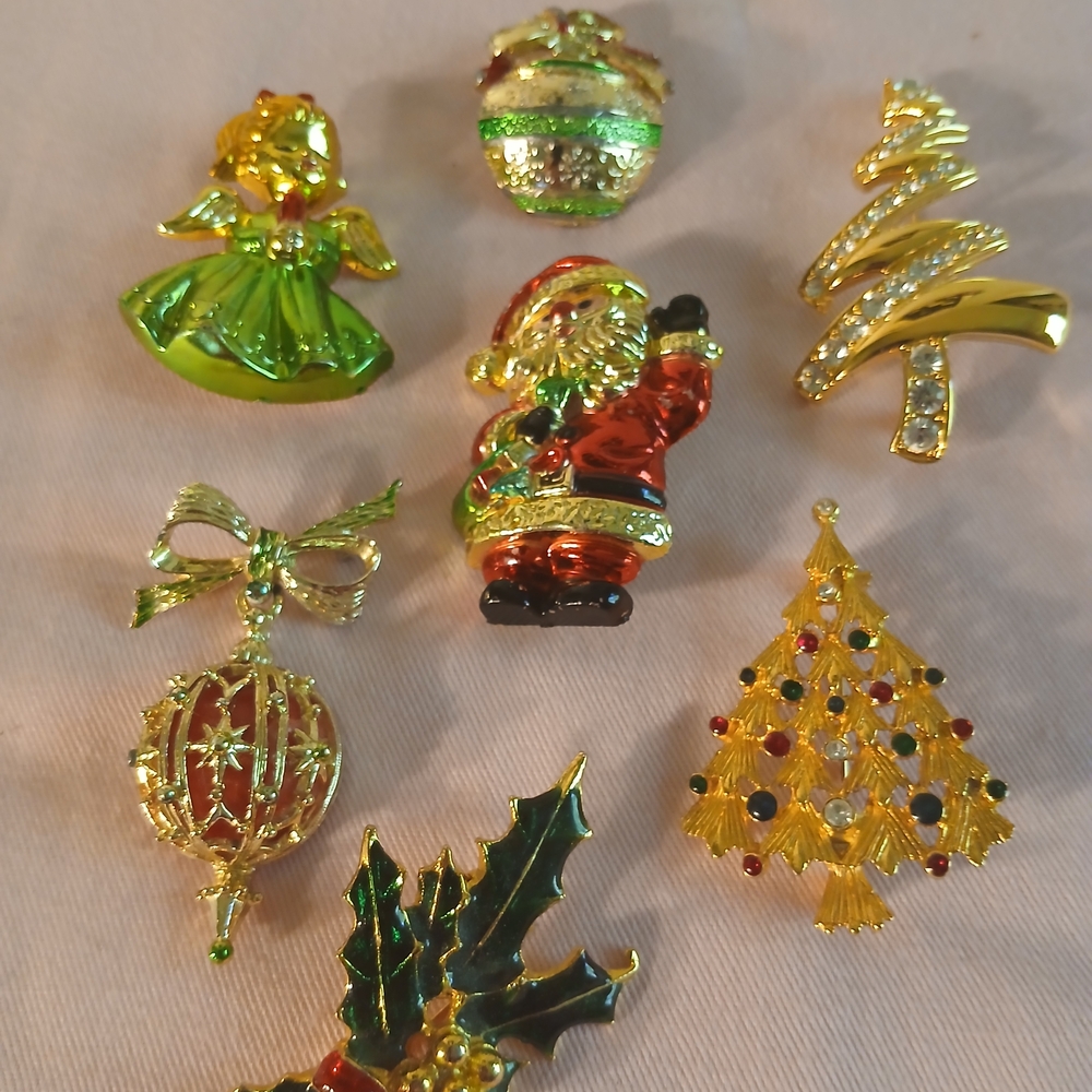 Lot Of Seven Vintage Christmas Brooches